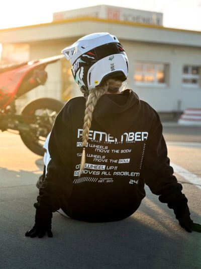 Remember Hoodie Black | Woman